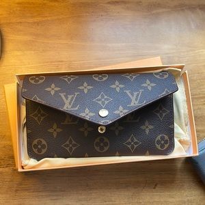 Brown wallet. Not authentic.